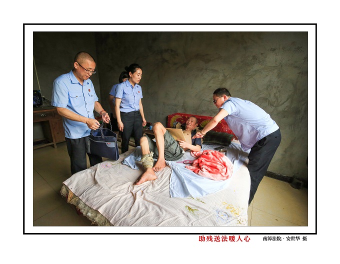 助残送法暖人心.jpg