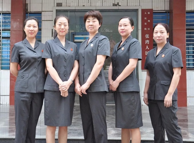 图2：五位女法官，从左至右：王又荔、徐艳丽、张红敏、康焰、程梦娜.jpg