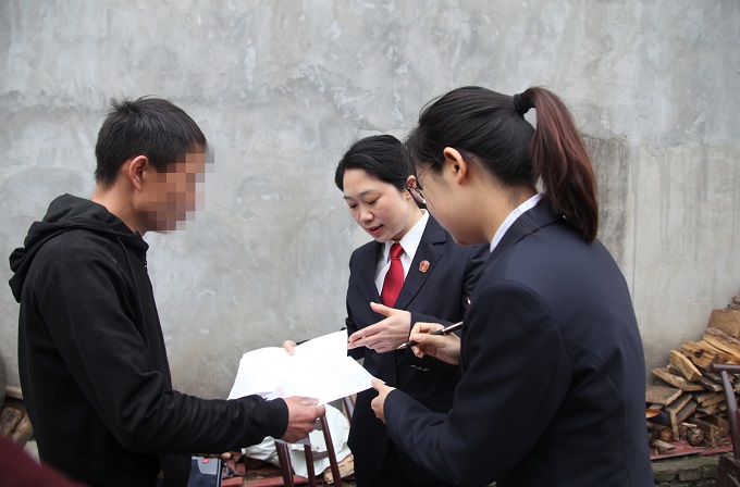 图②：向张某送达财产保权裁定.jpg