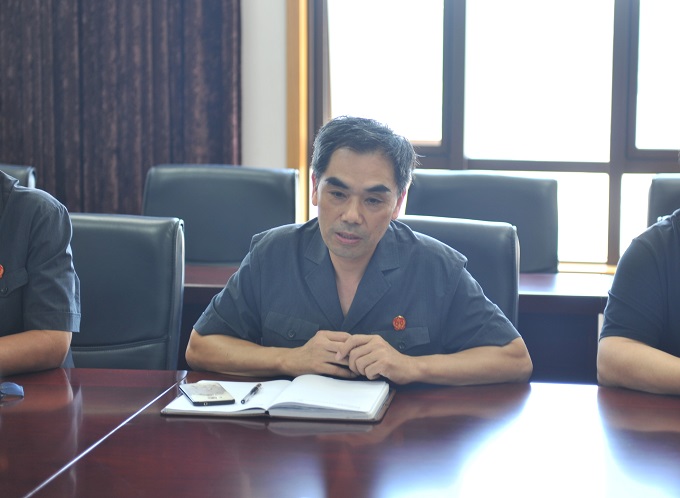 襄阳中院党组成员、政治部主任、机关党委书记徐平.JPG