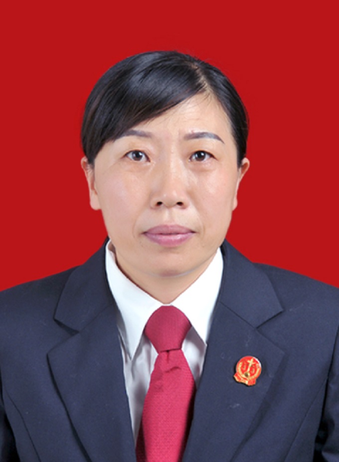 胡琼.jpg